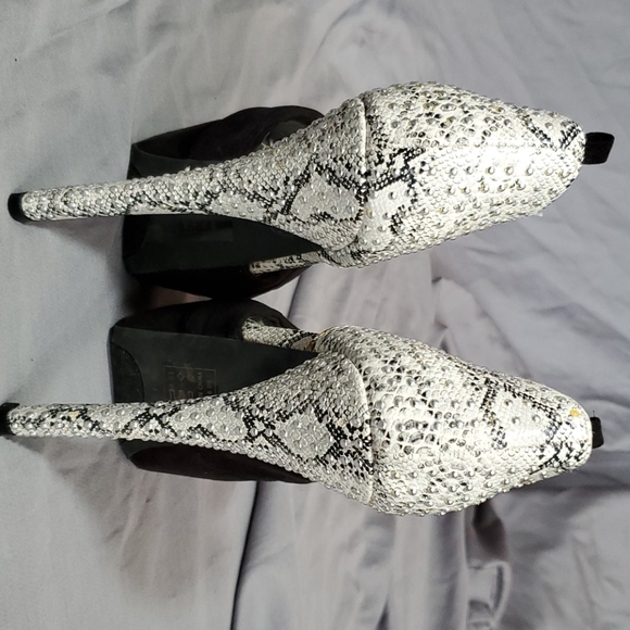 Shoes - Picture 2 of 5